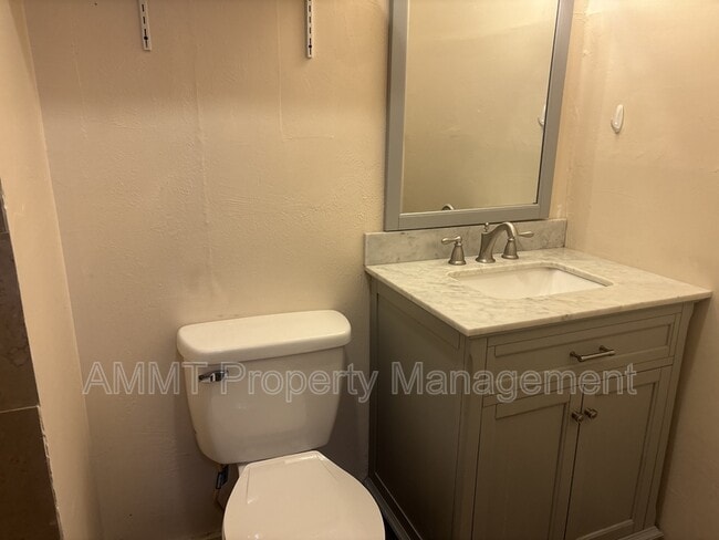 Building Photo - 145 E Main St