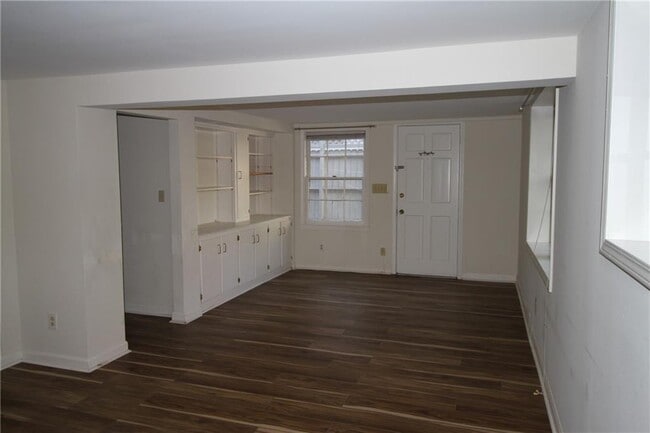 Building Photo - 2054 E Roxboro Rd NE