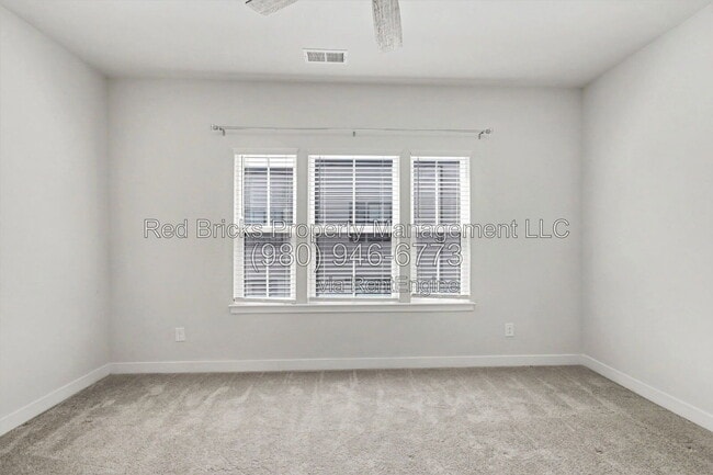 Building Photo - 1007 Simcoe Ln