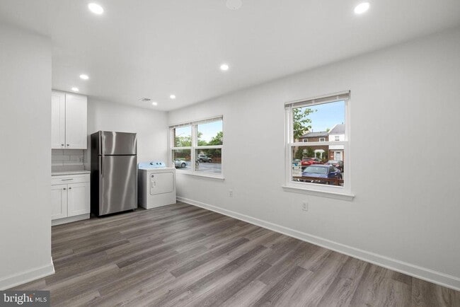 Building Photo - 8157 Community Dr