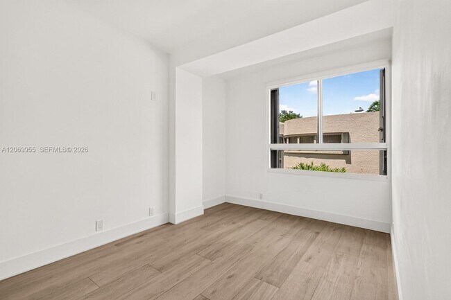 Building Photo - 251 Crandon Blvd