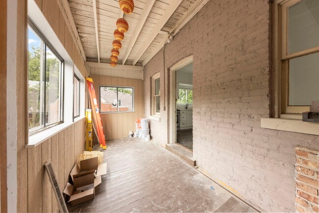 Building Photo - 9118 Lincoln Ave