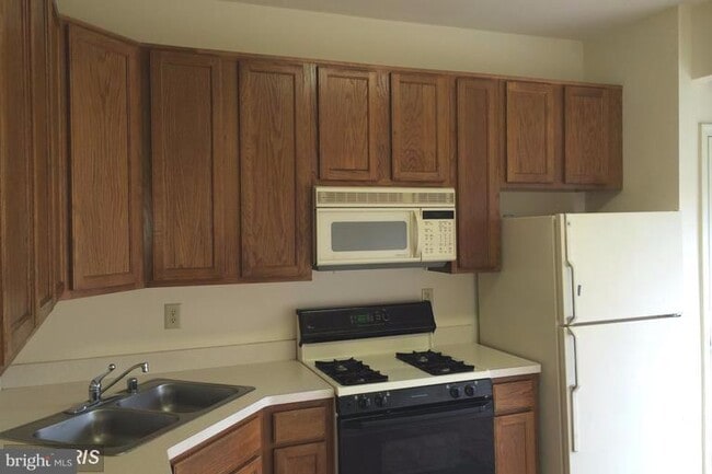 Building Photo - 7300 Rocky Creek Dr