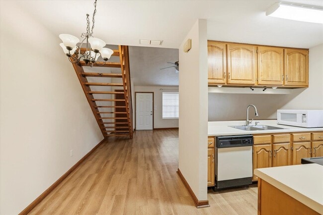 Building Photo - 2658 Millbank Dr