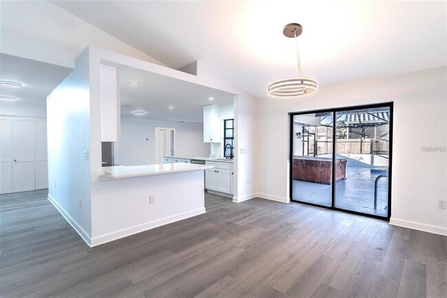 Building Photo - 341 Sterling Dr