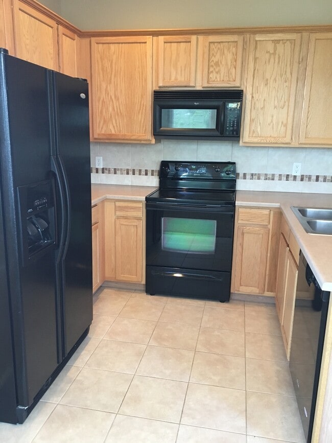 Building Photo - Beautiful + Bright Broadlands Condo for Lease!