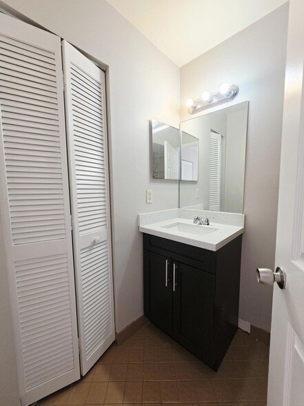 Building Photo - 1157 Hyacinth Pl