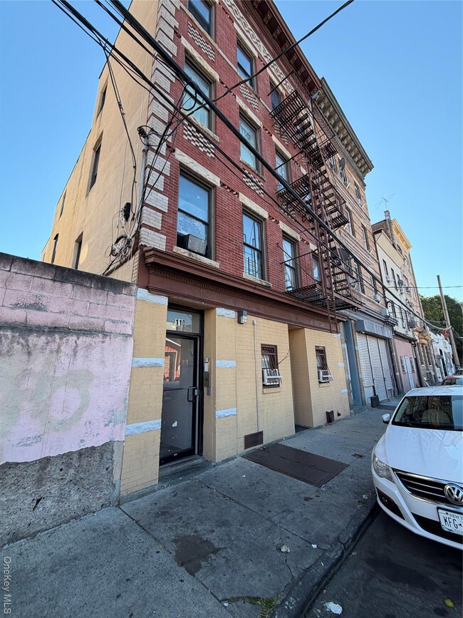 Building Photo - 110 School St