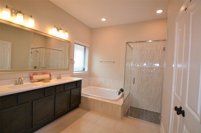 Building Photo - 3207 Kindred Wy