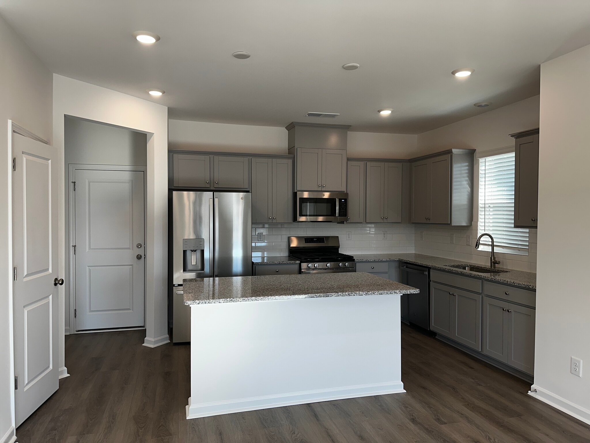kitchen - 5034 Falstone Dr