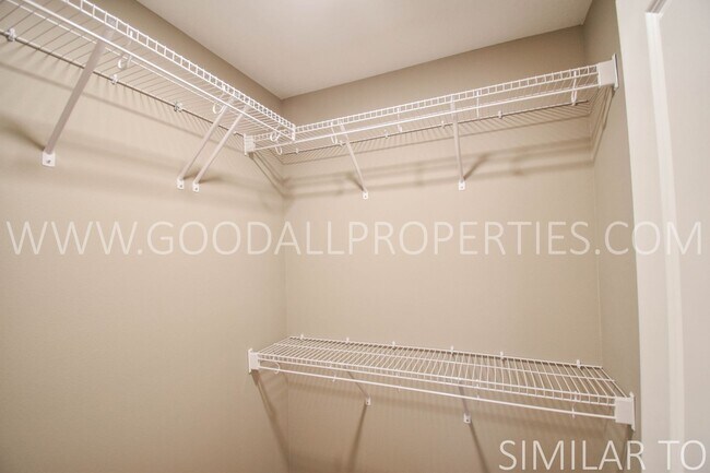 Building Photo - Must see this 4 Bedroom Walkout Ranch Style in Desoto