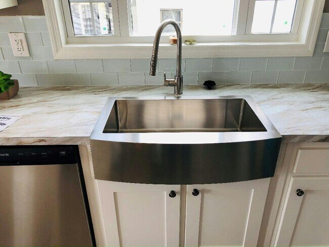 Building Photo - 425 Union St