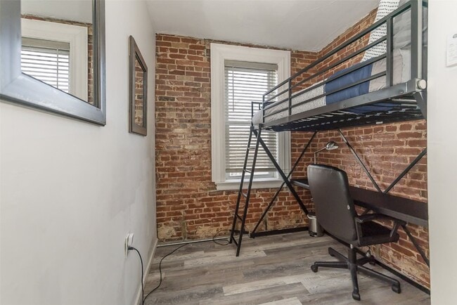 Building Photo - 4992 Botanical Ave