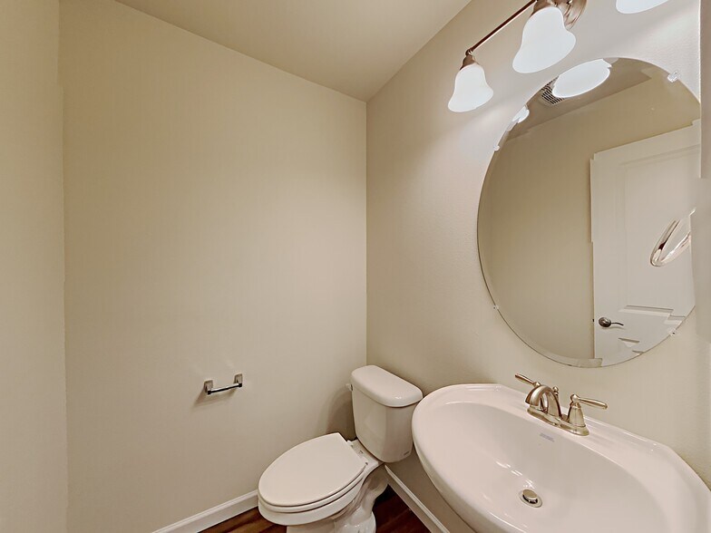 Building Photo - 9011 NE 165th Ave