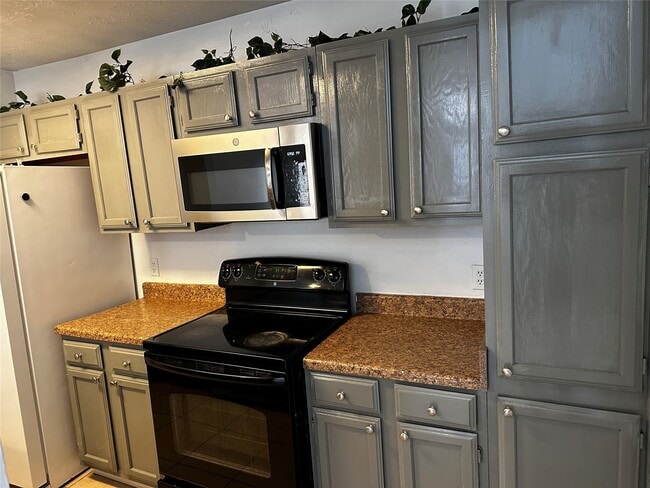 Building Photo - 12435 Truesdell Dr