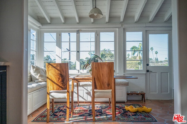 Building Photo - 6101 S Mansfield Ave