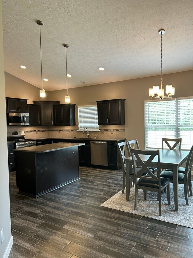 Building Photo - 4220 Hayloft Dr