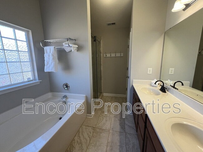 Building Photo - 4504 Bay Point Dr