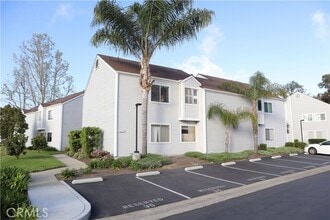 Building Photo - 2 Terrace Cir