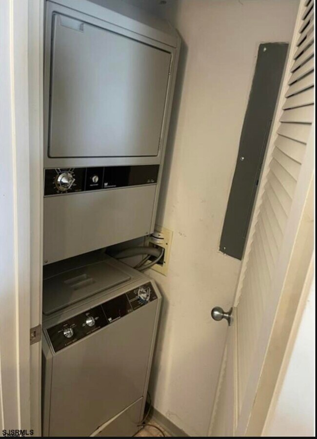 Building Photo - 3851 Boardwalk