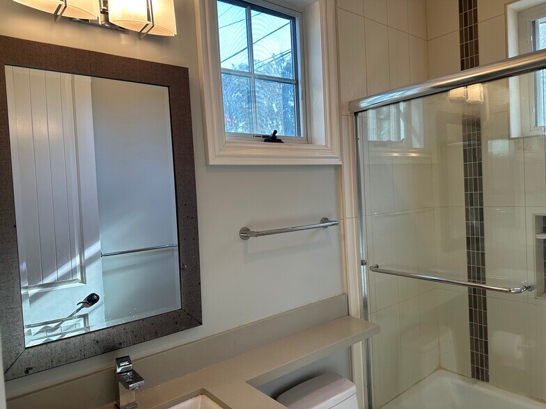 Building Photo - 410 Alger Dr