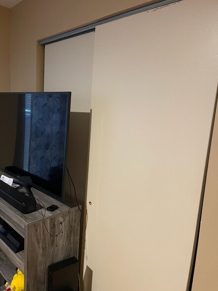 Building Photo - 1417 Quinnipiac Ave