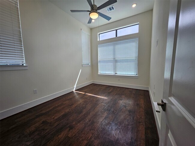 Building Photo - 2401 Crawford St