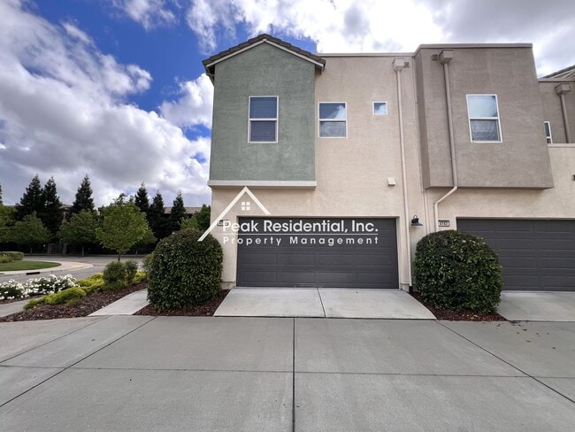 Building Photo - Updated 3bd/3ba North Natomas Townhouse