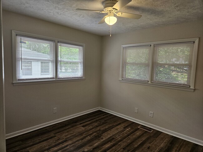 Building Photo - 853 Shannon Dr