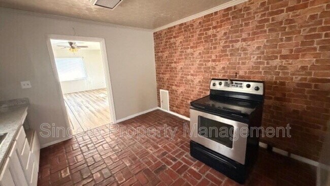 Building Photo - 2904 S Portland Ave