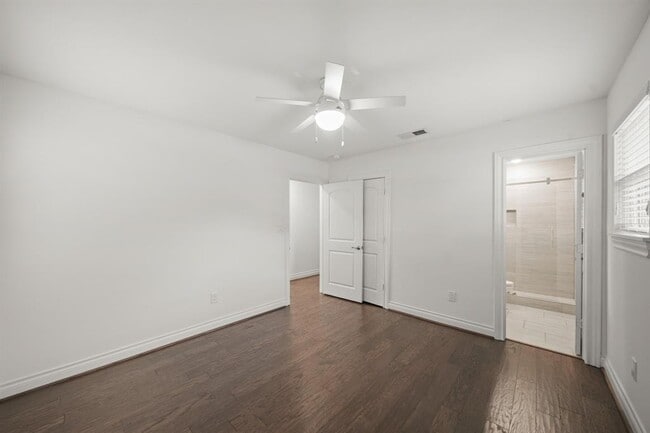 Building Photo - 4427 Sarong Dr