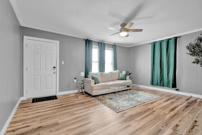 Primary Photo - 1709 Clay St