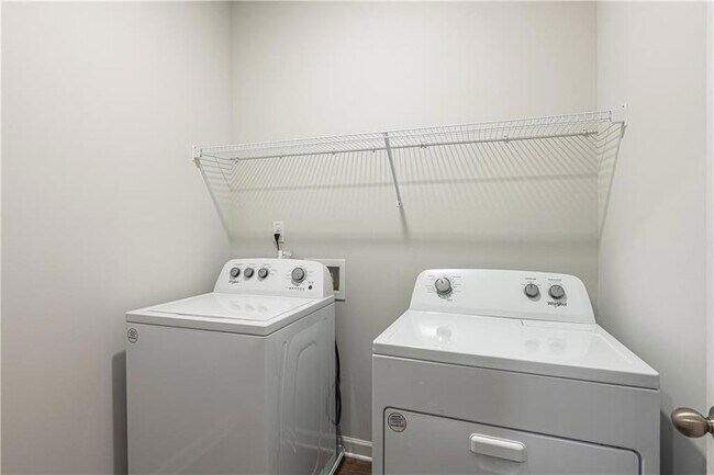Building Photo - 398 Sailors Wy