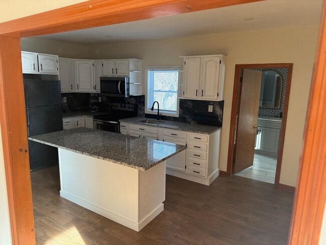 Building Photo - 55 Appleton St