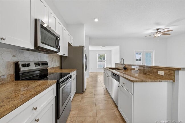 Building Photo - 1855 17th Ave SW