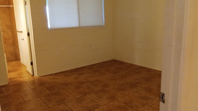 Building Photo - 5071 S Cherry Ave