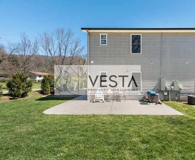 Building Photo - 12 Riddle Rd