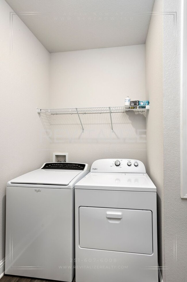 Building Photo - Modern 4BR 2 BA Home in Spanish Fort