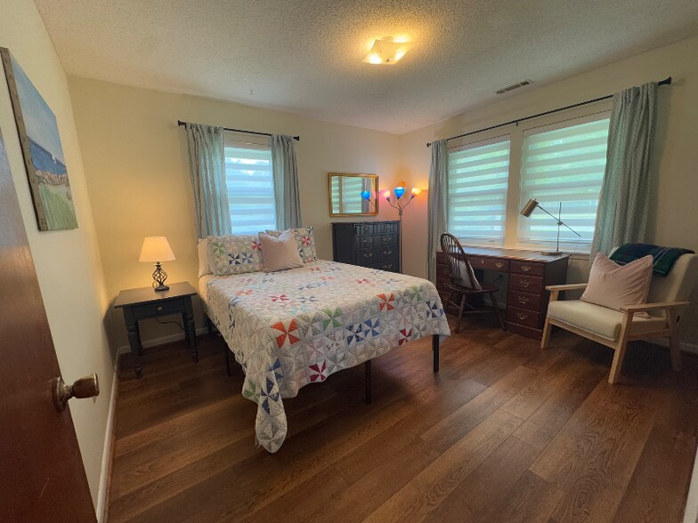 Building Photo - 620 Broad River Dr