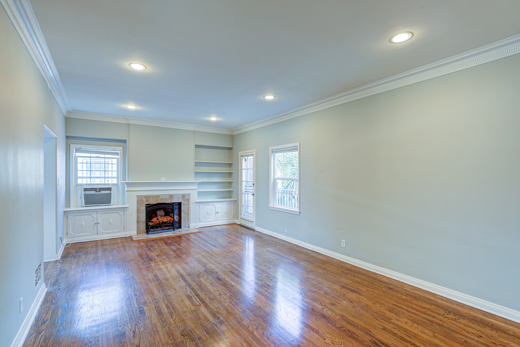 Building Photo - 127 N Harper Ave
