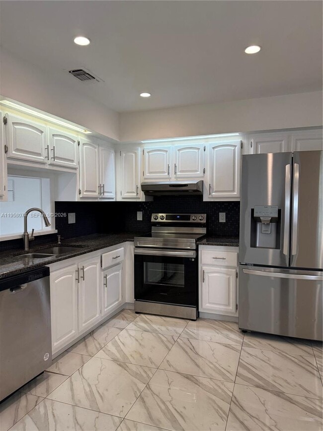 Building Photo - 19253 Carolina Cir