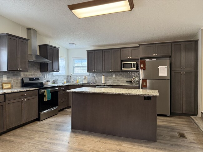 Building Photo - Furnished 3BD/2BA home in Black Mountain available now!