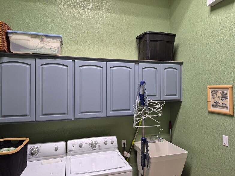 Building Photo - 2620 N Prospectors Rd