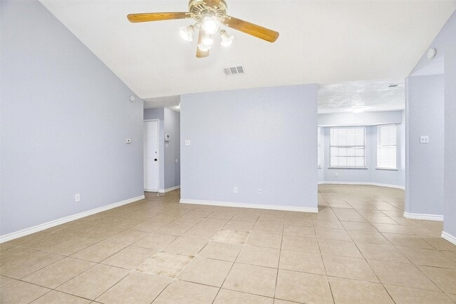 Building Photo - 416 Colonial Pl