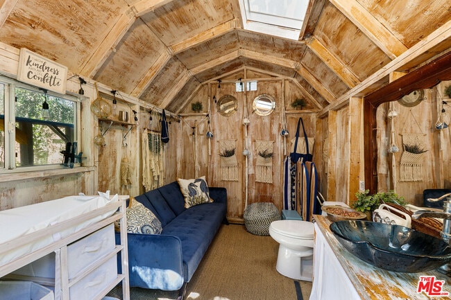 Building Photo - 2851 Seabreeze Dr