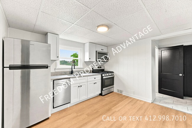 Building Photo - 425 32nd St