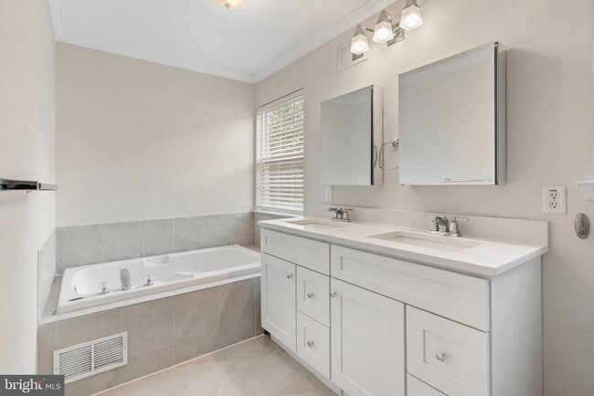 Building Photo - 87 Canal View Dr