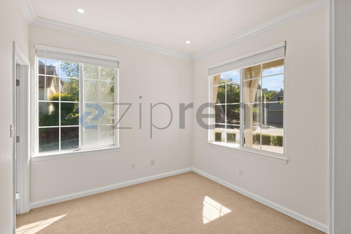 Building Photo - Unit
