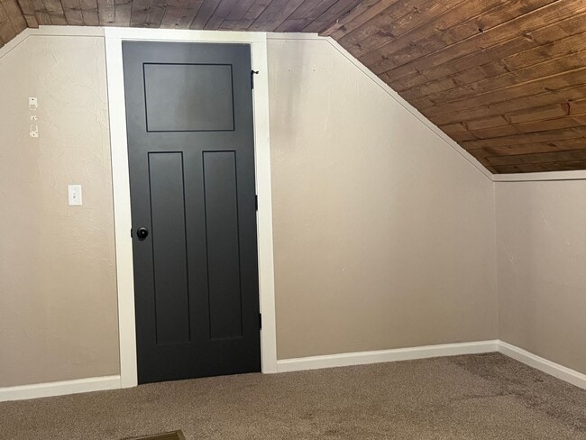 Building Photo - Adorable 3 Bedroom Bungalow...