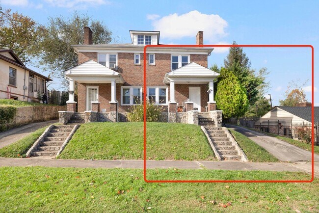 Building Photo - 724 Holston St